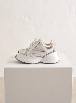 100 Sneakers><noscript><img width=