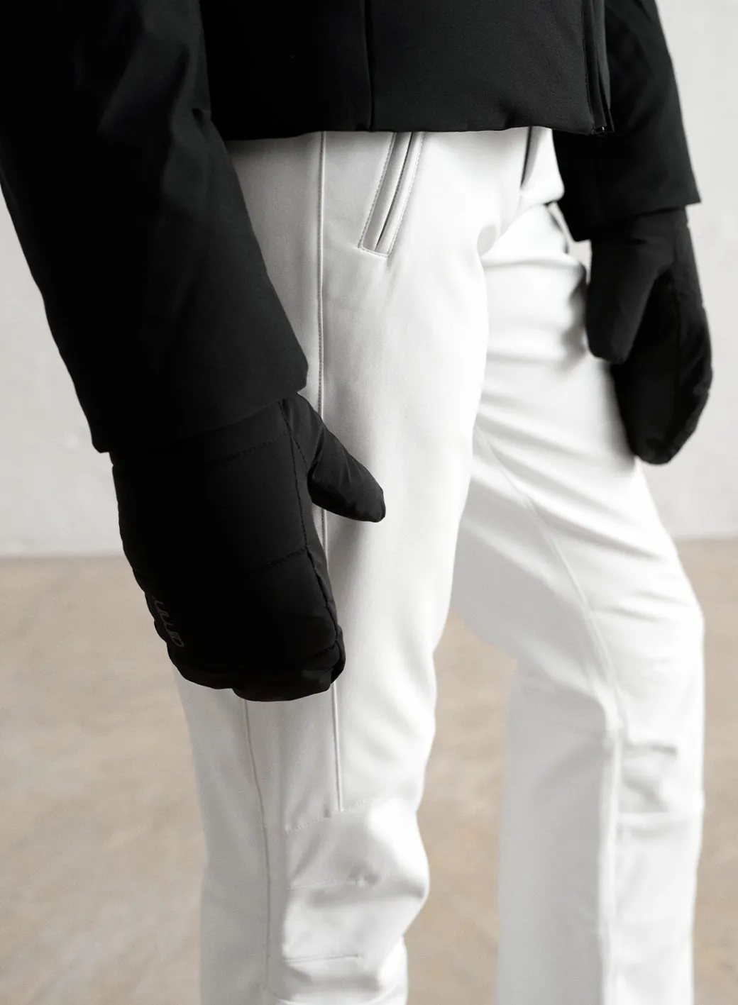 Black Padded Mittens>AIM’N Clearance