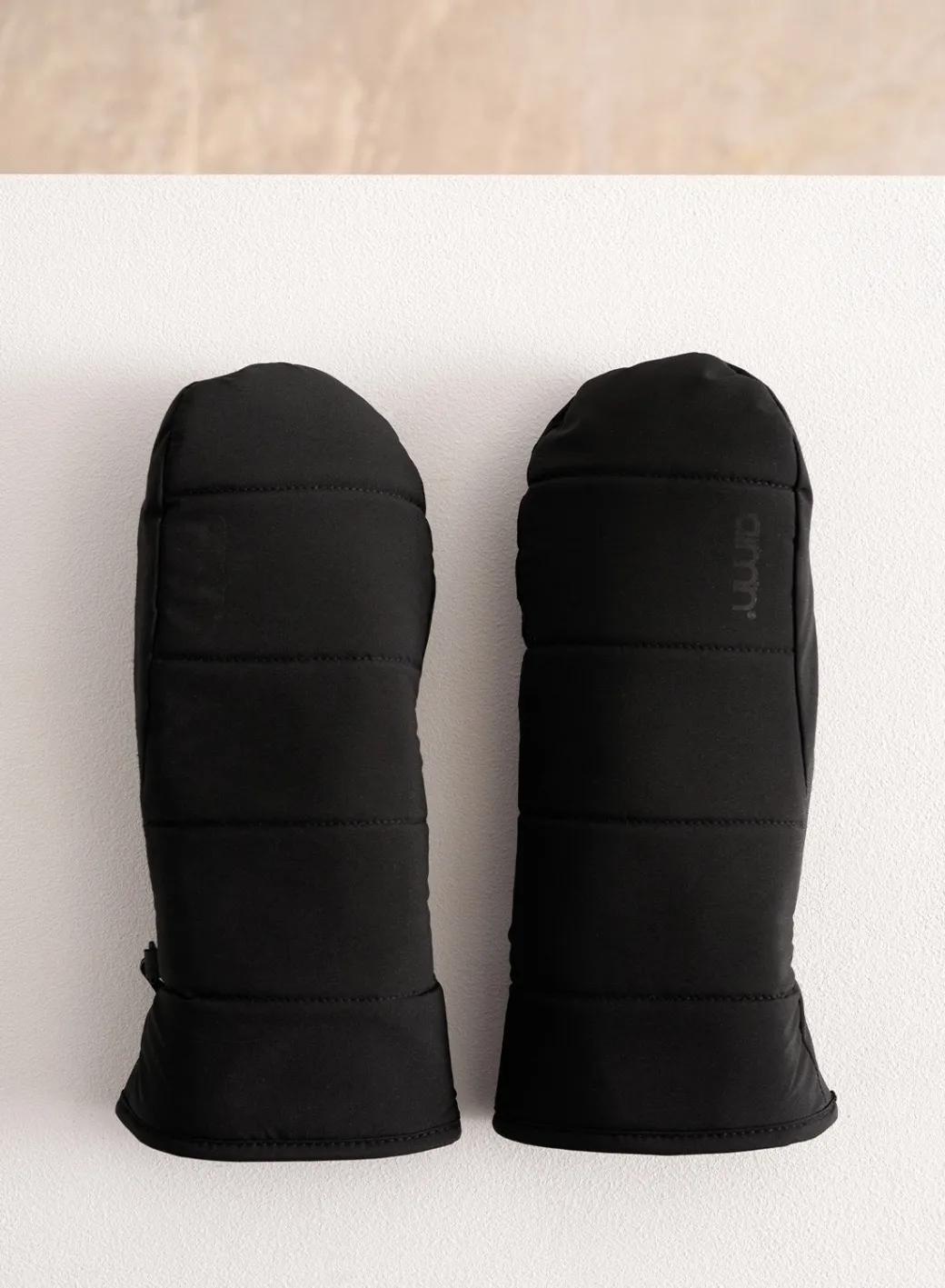 Black Padded Mittens>AIM’N Clearance