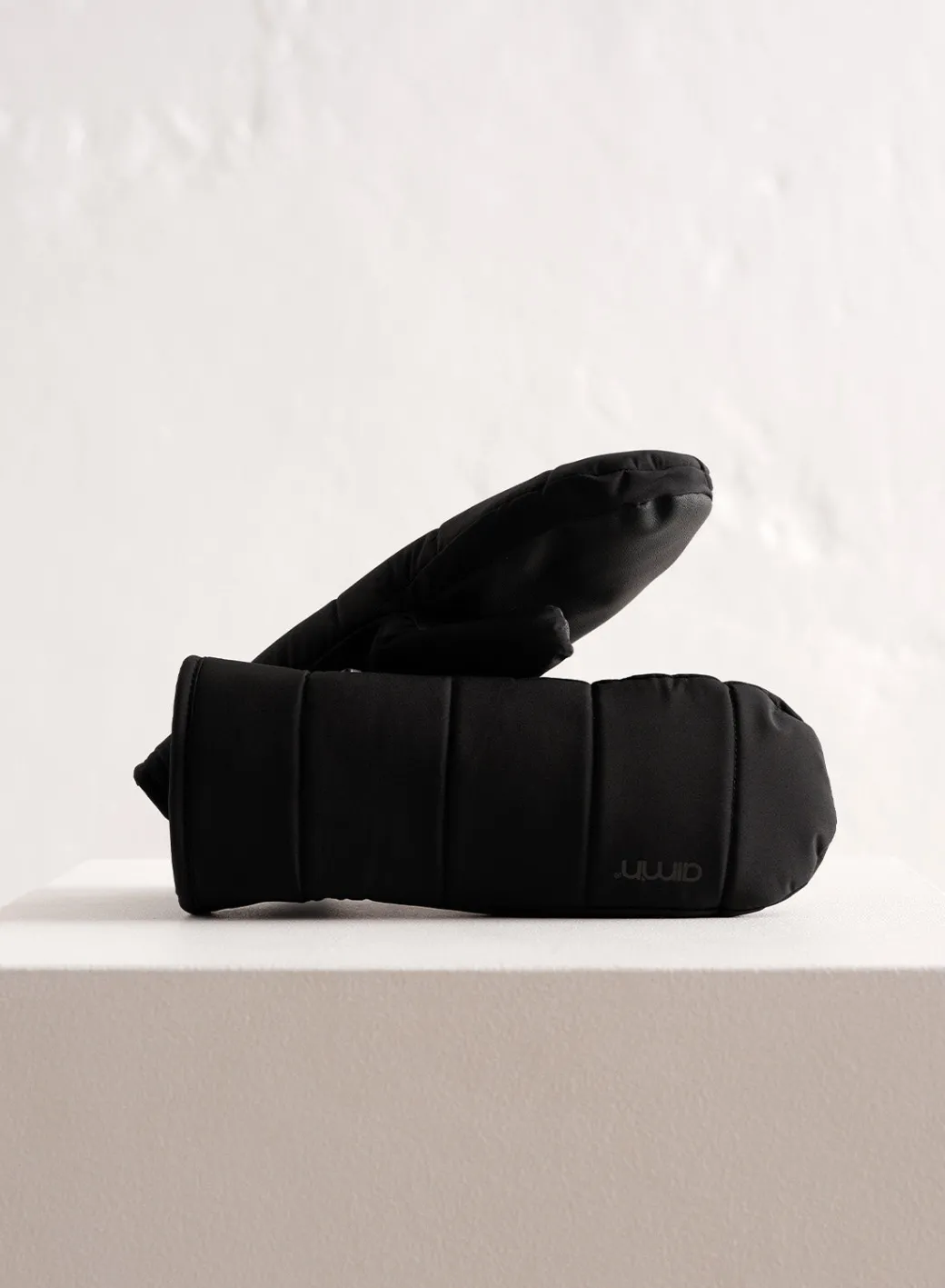 Black Padded Mittens>AIM’N Clearance