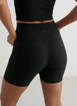 Ribbed Performance Midi Biker Shorts>AIM’N Hot