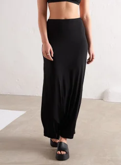 Black Sheer Tech Skirt>AIM’N Hot