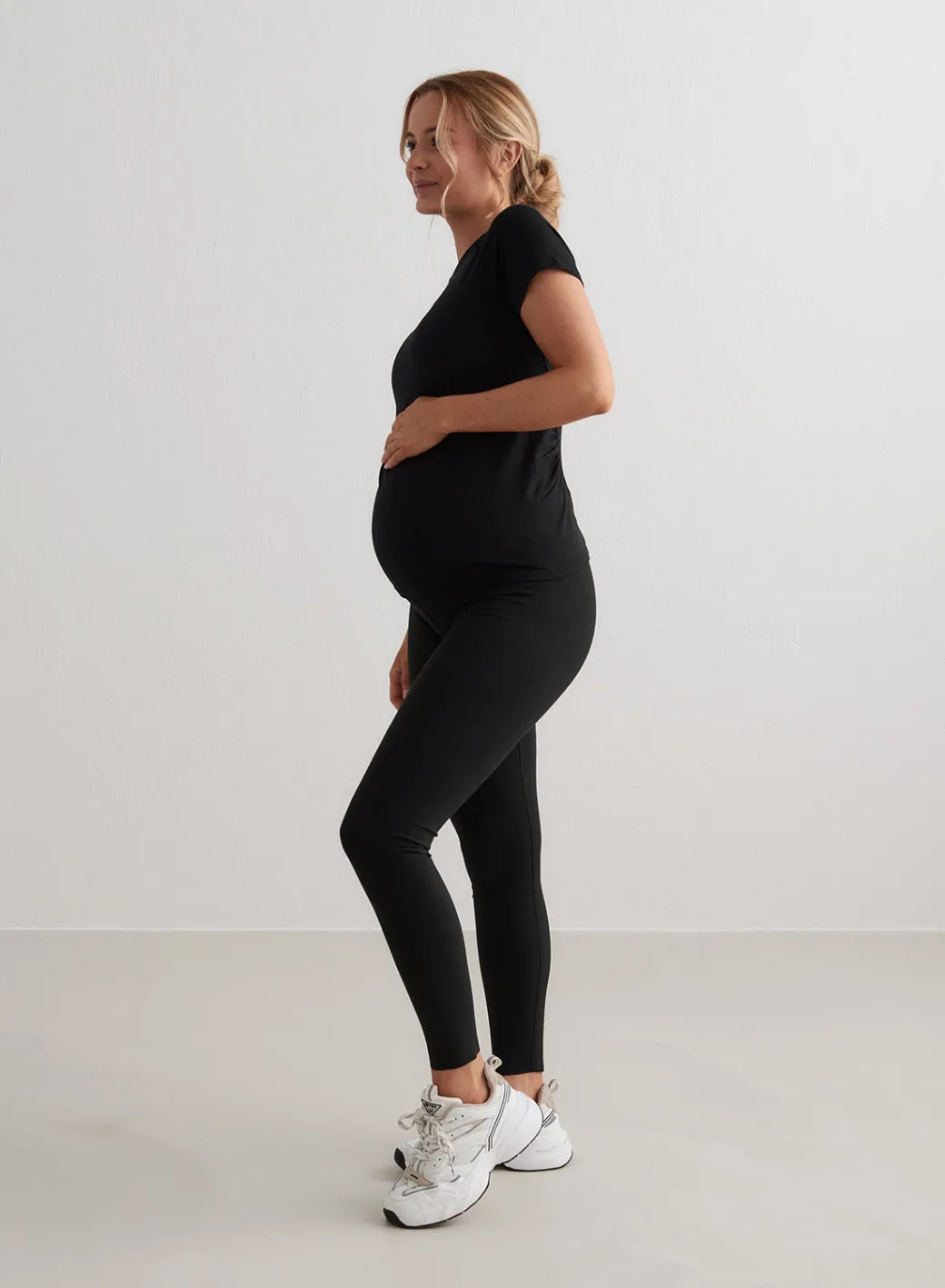 Black Soft Basic Maternity Short Sleeve>AIM’N Hot