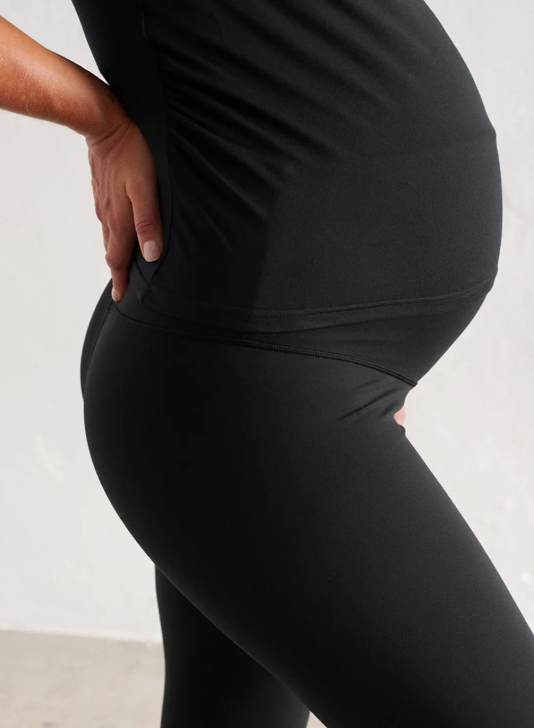Black Soft Basic Maternity Short Sleeve>AIM’N Hot