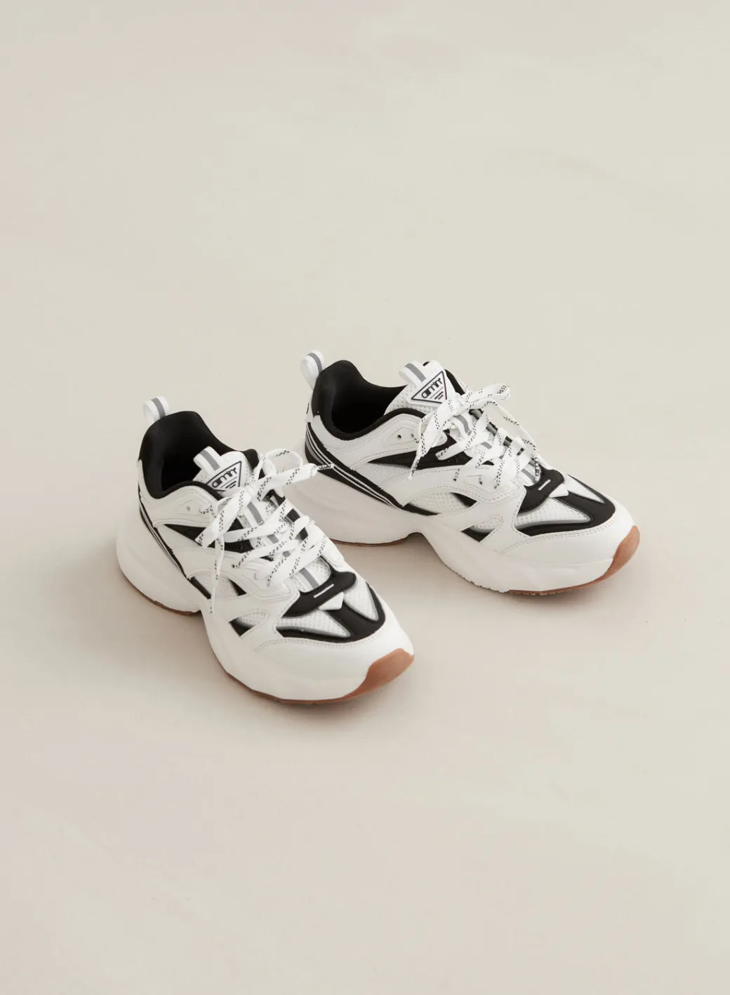 Black/white Athena 100>AIM’N Clearance