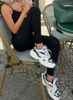 Black/white Athena 100><noscript><img width=