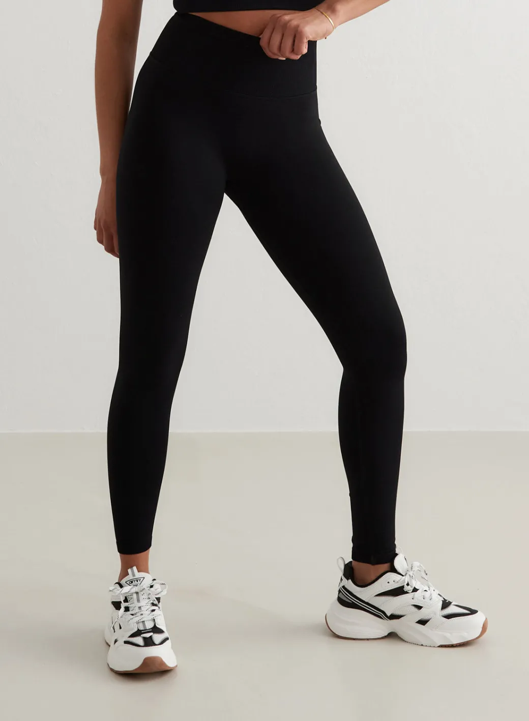Black/white Athena 100>AIM’N Clearance