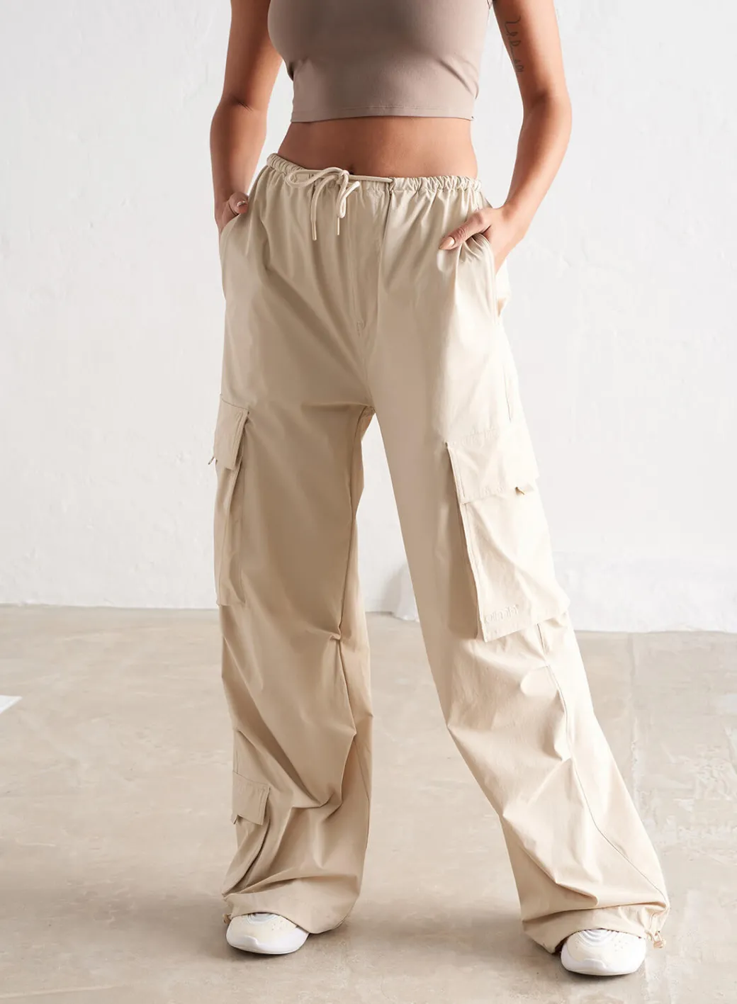 Café Au Lait Windbreaker Parachute Pants>AIM’N New