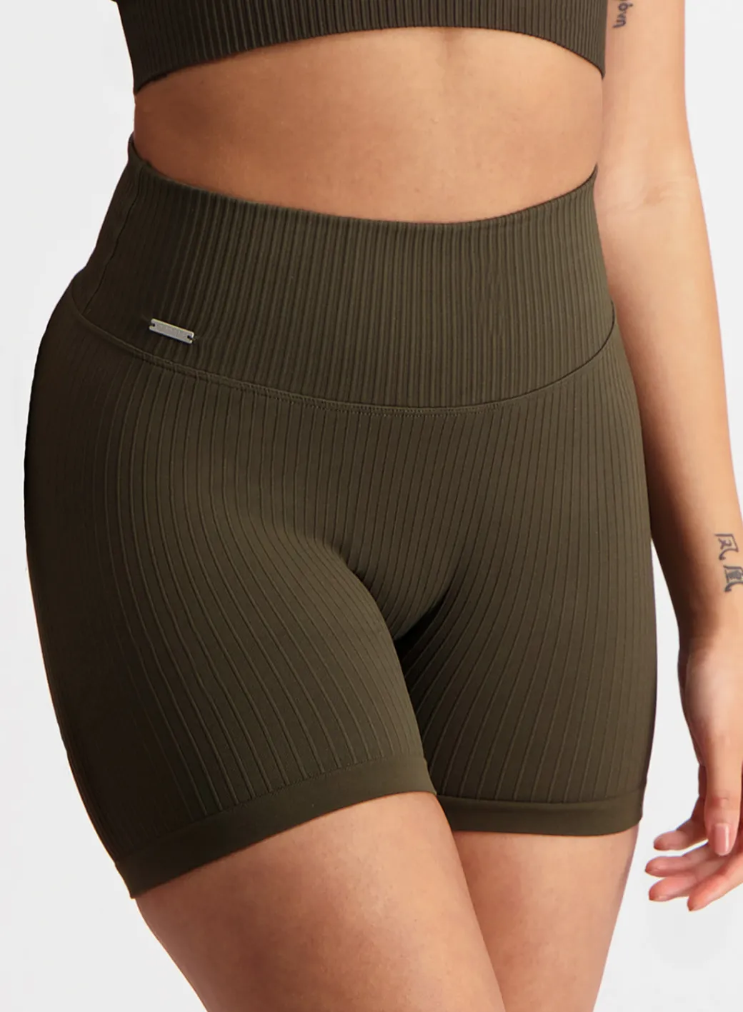 Ribbed Midi Biker Shorts>AIM’N Hot