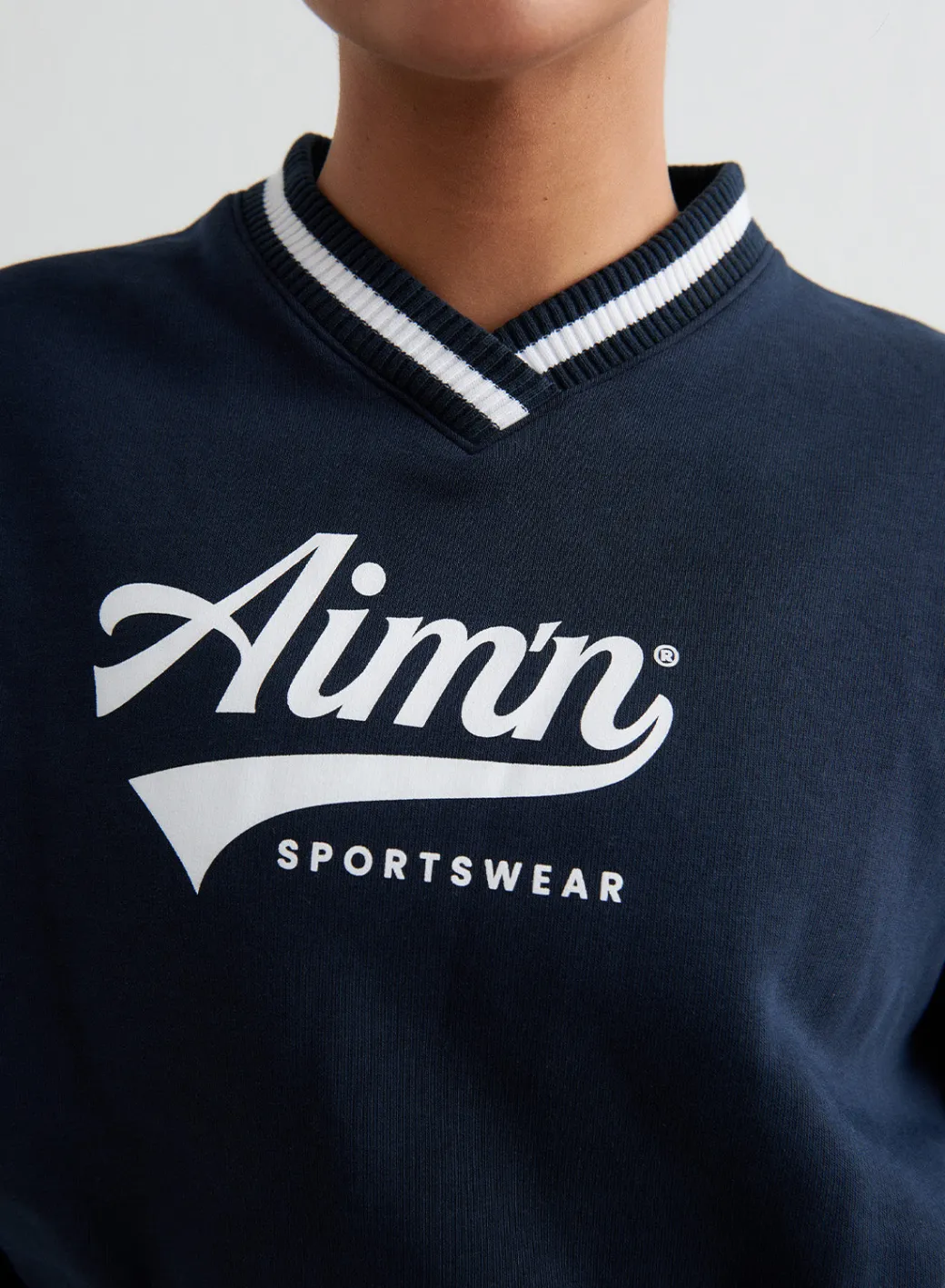 Navy Pitch V-neck Sweatshirt>AIM’N Online
