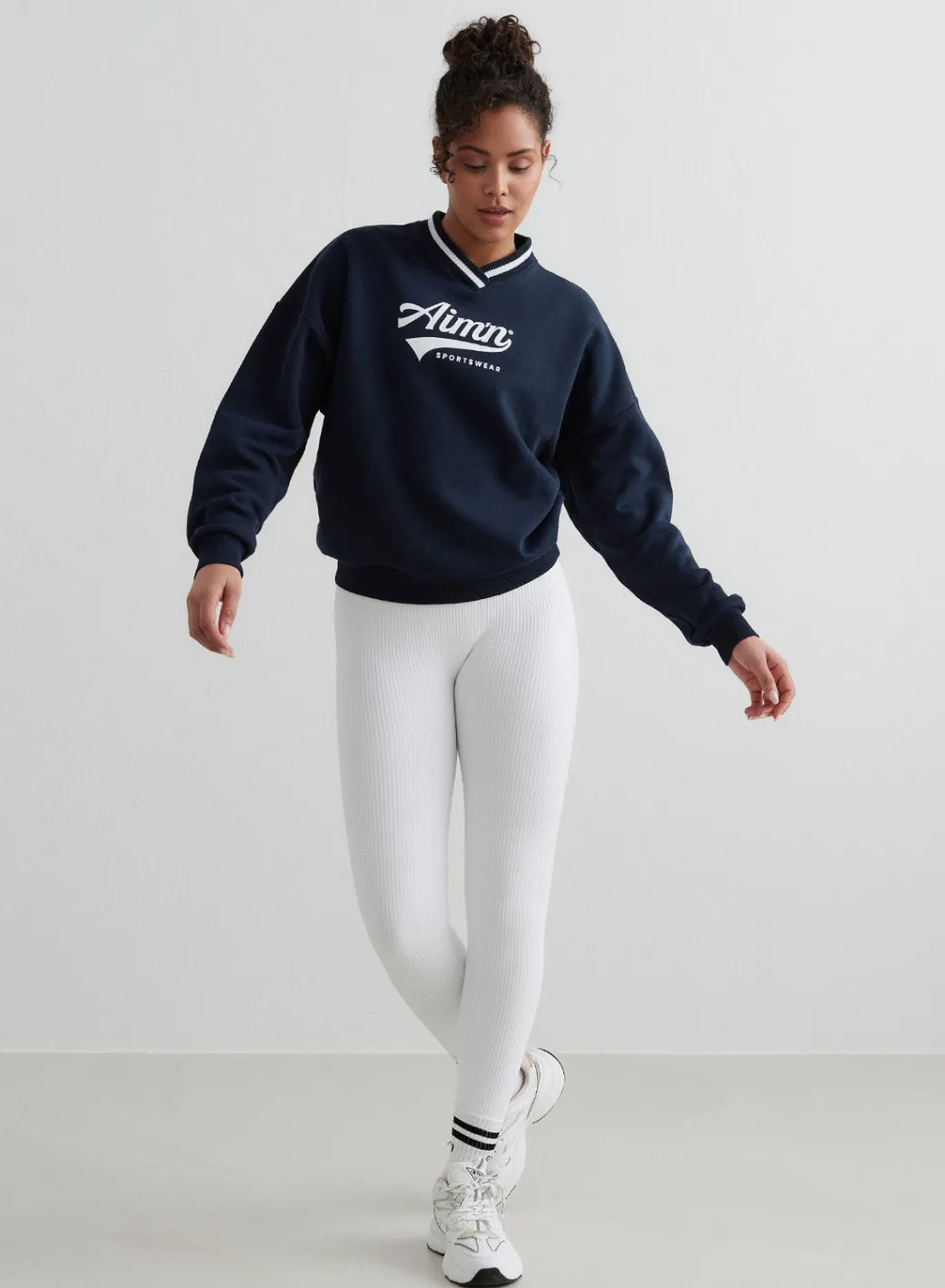 Navy Pitch V-neck Sweatshirt>AIM’N Online