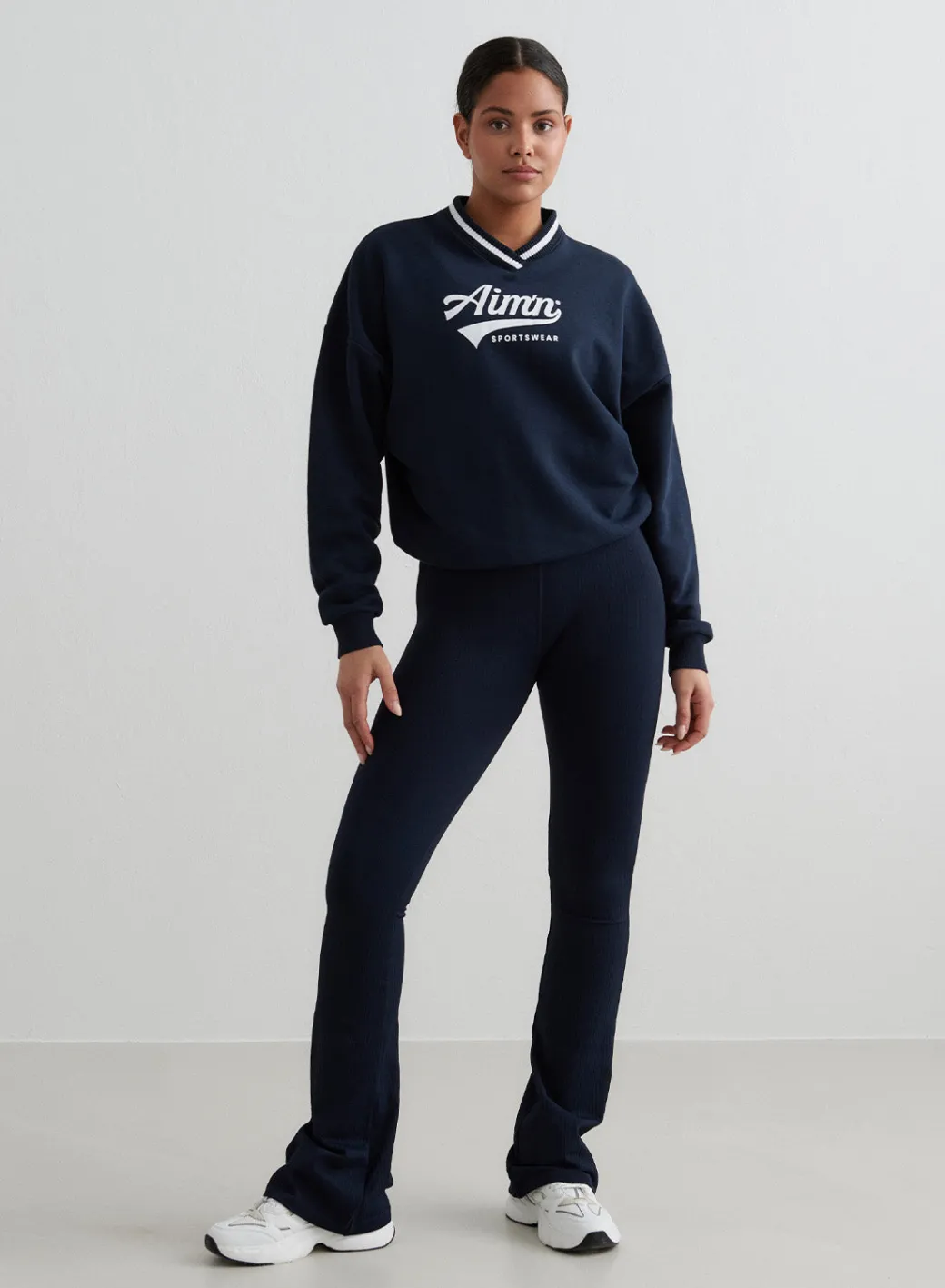 Navy Pitch V-neck Sweatshirt>AIM’N Online