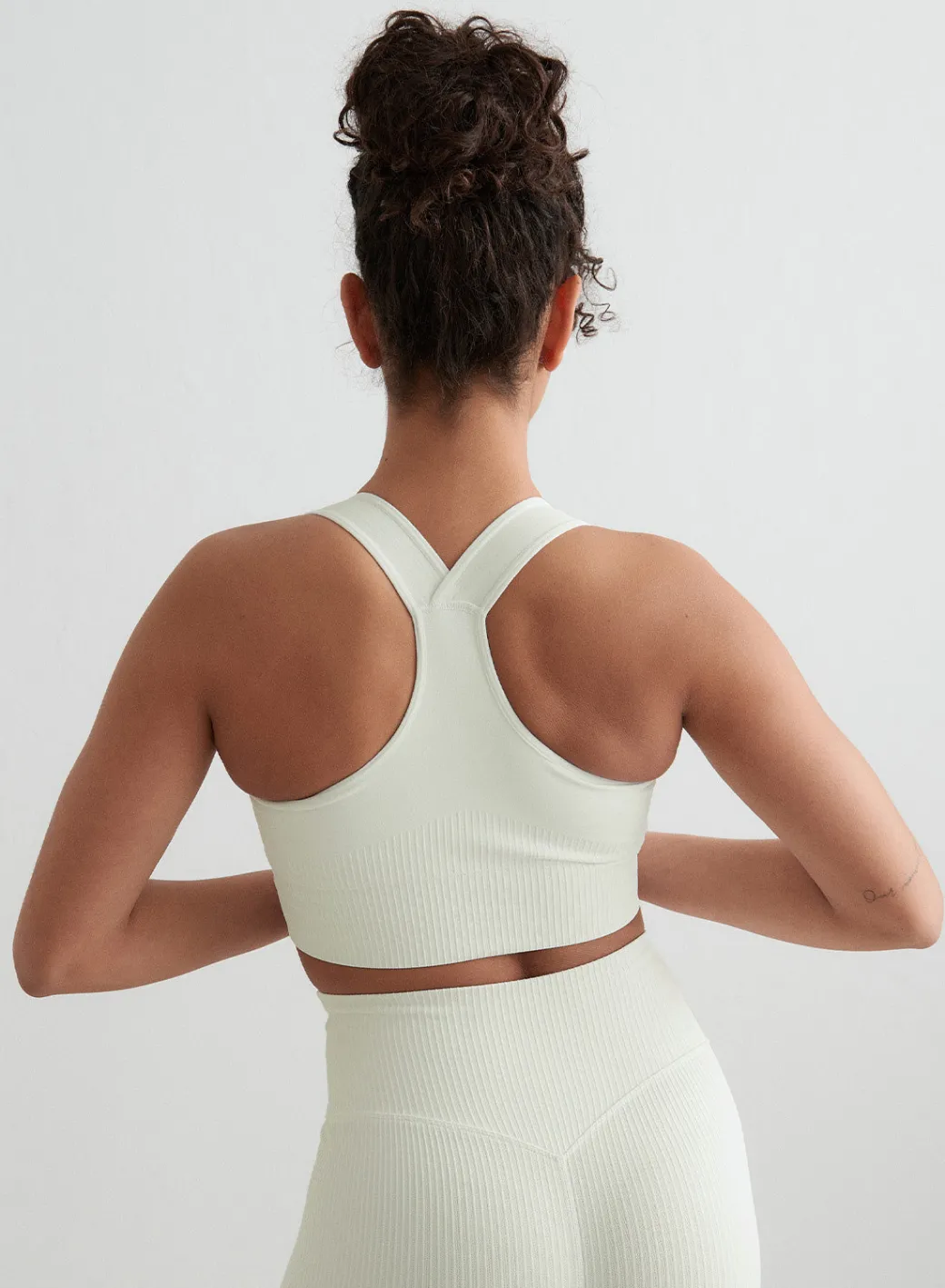 Off-White Ribbed Seamless High Support Bra>AIM’N Best