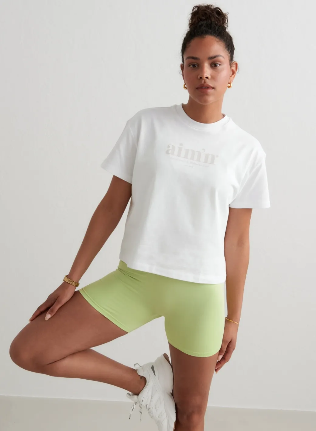 White Club Boxy T-Shirt>AIM’N Hot