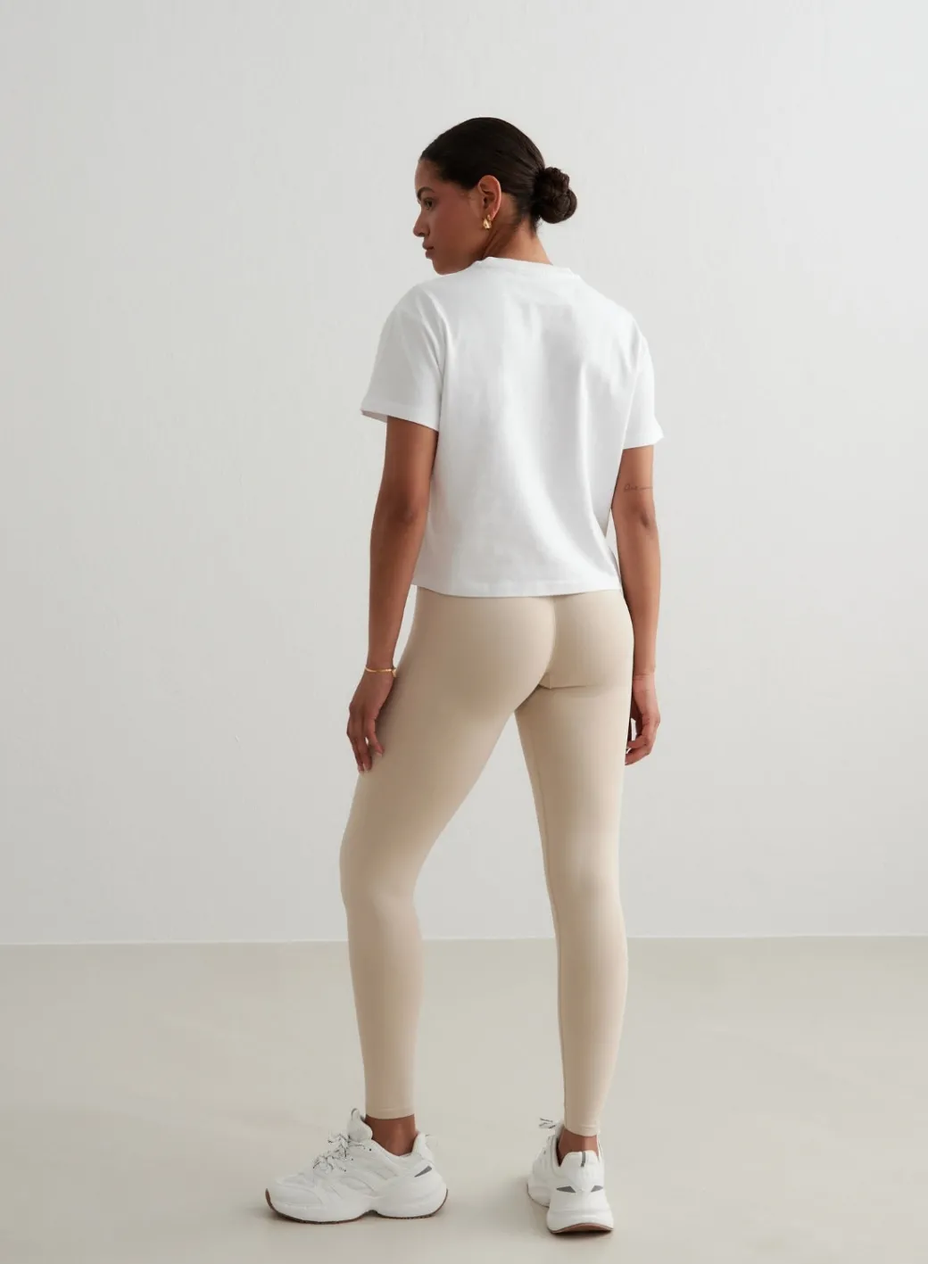 White Club Boxy T-Shirt>AIM’N Hot